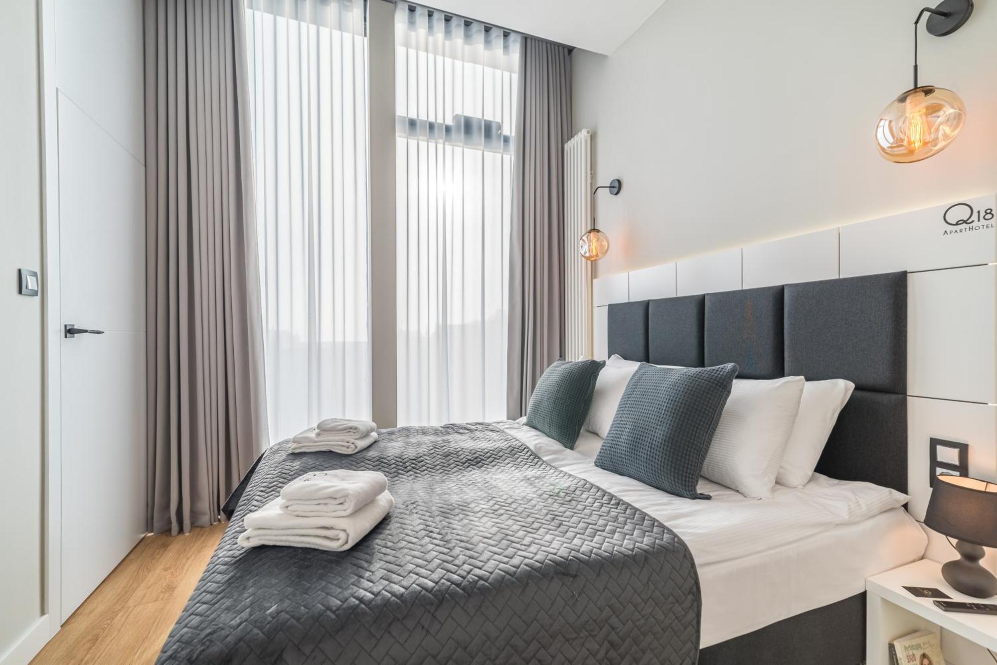 Q18 Aparthotel ビィドゴシュチュ エクステリア 写真