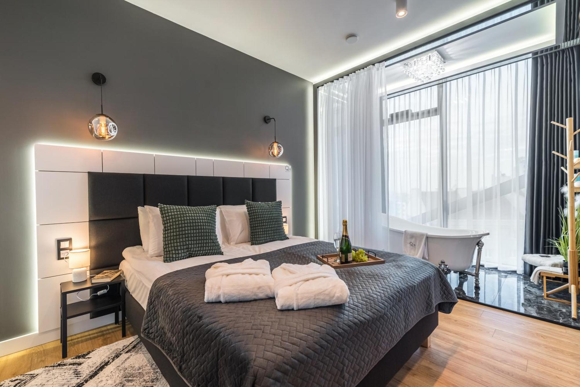 Q18 Aparthotel ビィドゴシュチュ エクステリア 写真