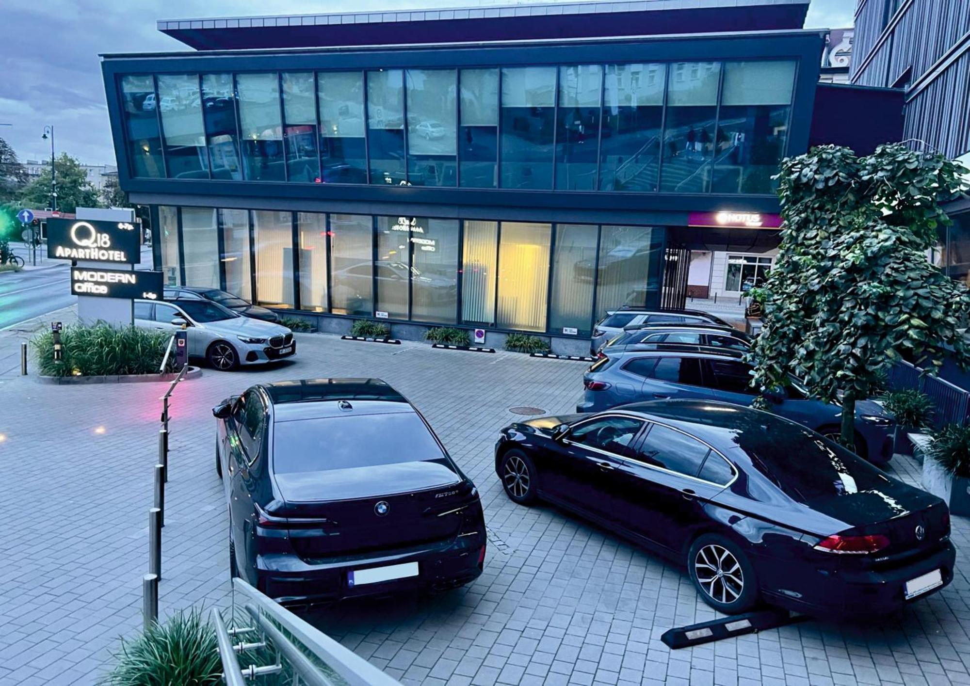 Q18 Aparthotel ビィドゴシュチュ エクステリア 写真